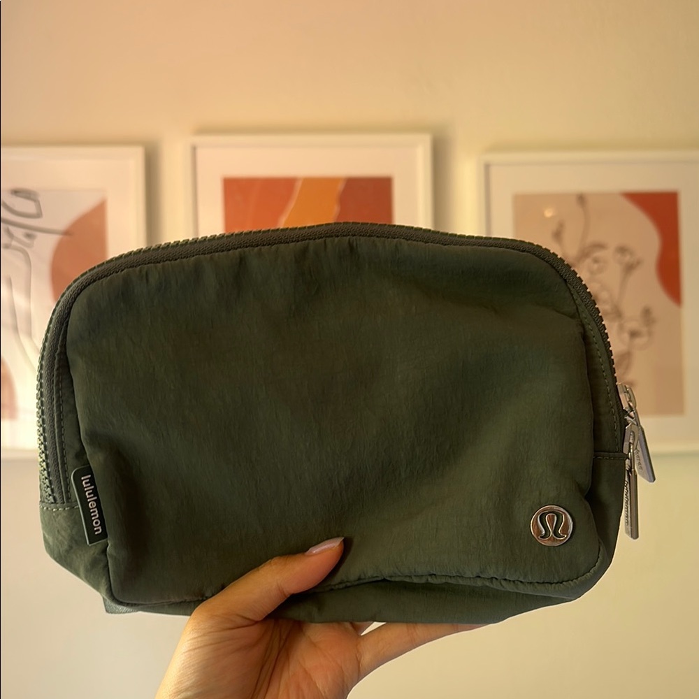 Lululemon Everywhere Belt Bag 2L Green